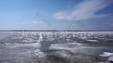 渔人剪影上冬湖，初冬.. 冬季景观，冬季捕鱼，冬季